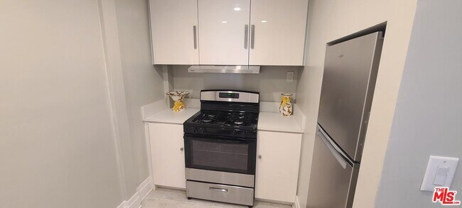 Building Photo - 1258-1258 Coldwater Canyon Dr