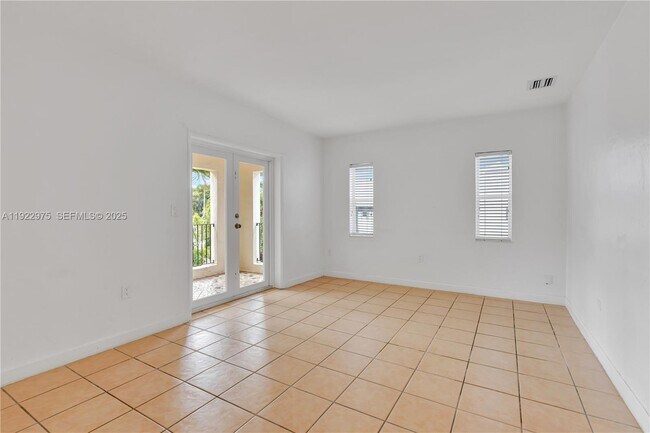 Building Photo - 505 SW 11th St