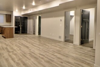 Building Photo - 67 E 500 S