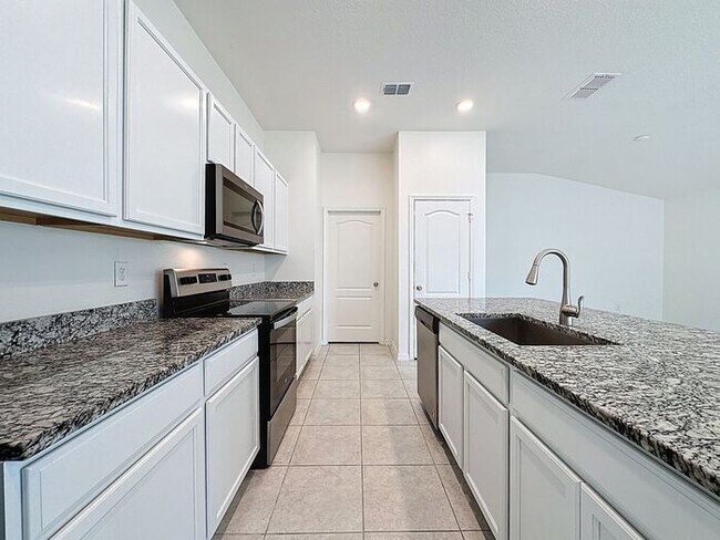 Building Photo - LIKE NEW HOME IN PRESERVATION POINT, Davenport