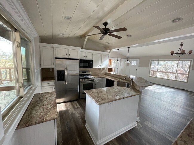 Building Photo - Charming Remodeled 5bd Country Home in Pal...
