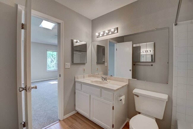 Building Photo - $2,025 - 2 Bed, 2.5 Bath Unit in Lakewood with In-Unit Laundry!