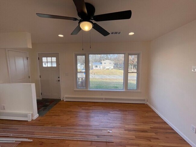 Building Photo - Charming 3-Bedroom Home with Finished Basement in Waterford Township