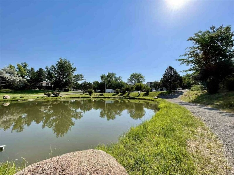 Building Photo - 3150 Lakeside Dr