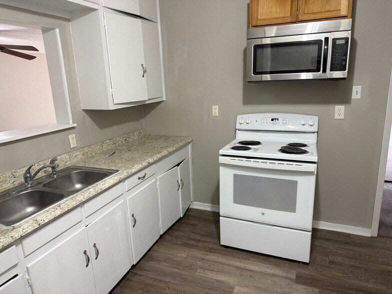 Building Photo - 1972 Colorado Ave