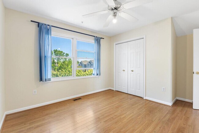 Building Photo - 400 Schooner Way