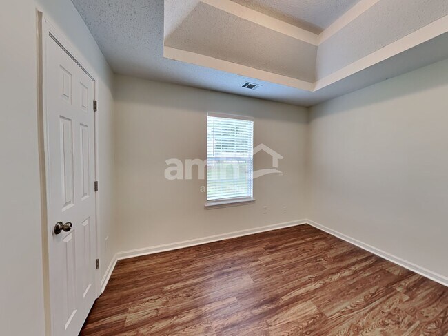 Building Photo - 375 Ermines Way