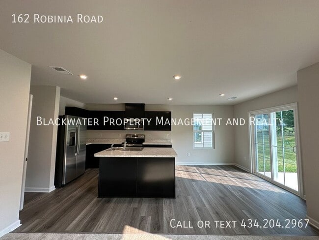 Building Photo - 162 Robinia Rd