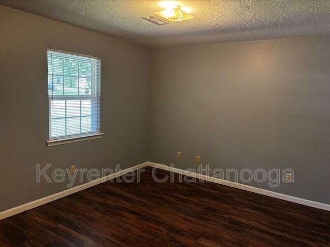 Building Photo - 5378 Matthews Dr