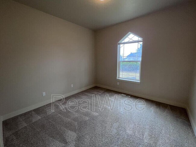 Building Photo - 835 Nutcracker Dr