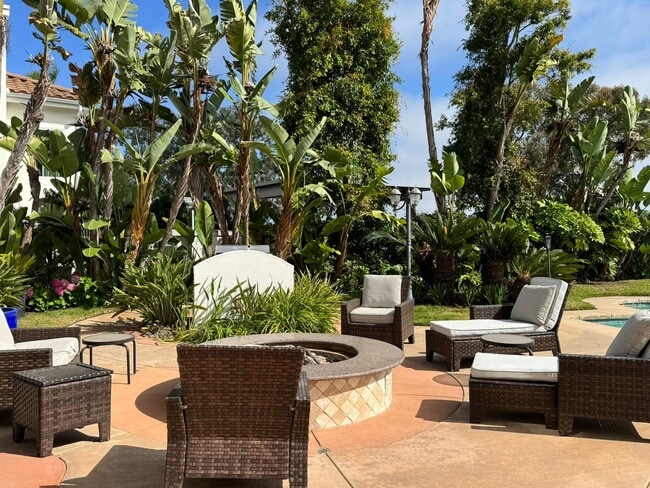 Building Photo - Stunning Executive Oceanview Home in Carls...