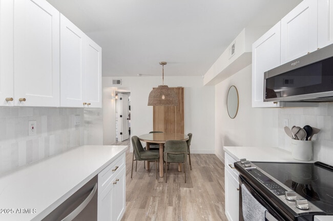 Building Photo - 6480 N 82nd St