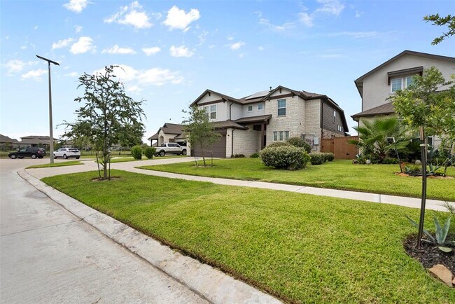 Building Photo - 2405 Bayrose Dr