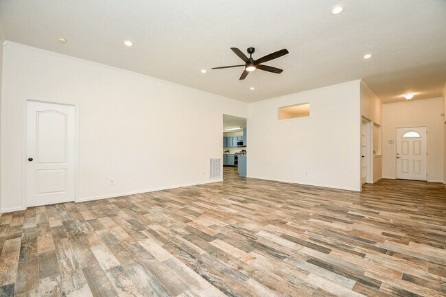Building Photo - 835 Victoria Lakes Dr
