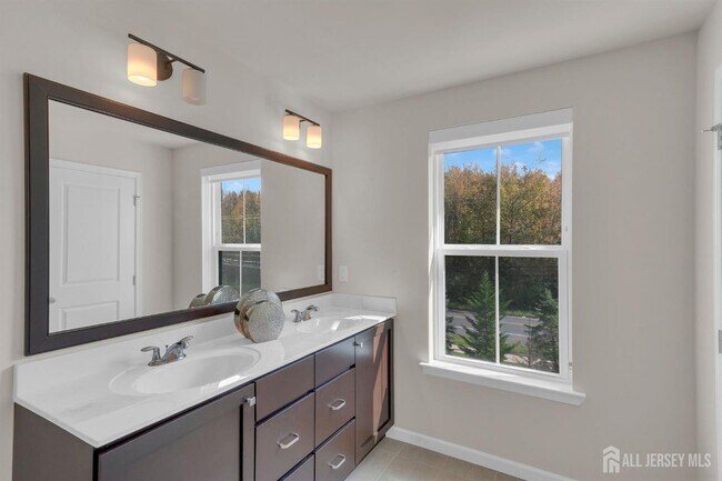 Building Photo - 29 Beachwood Dr