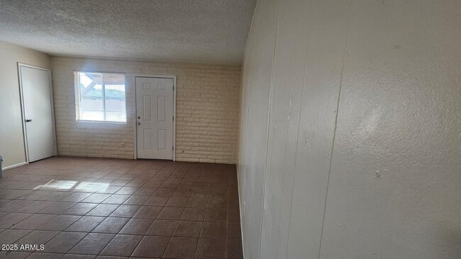 Building Photo - 1461 E Southern Ave