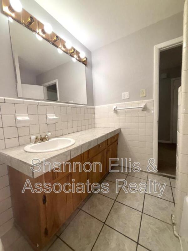 Building Photo - 1255 Angelia Dr SW
