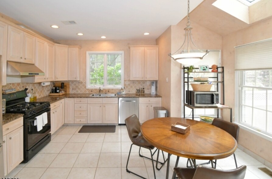 Building Photo - 253 Patriot Hill Dr
