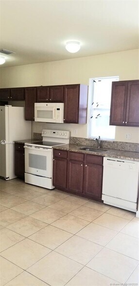 Building Photo - 9451 SW 171st Pl