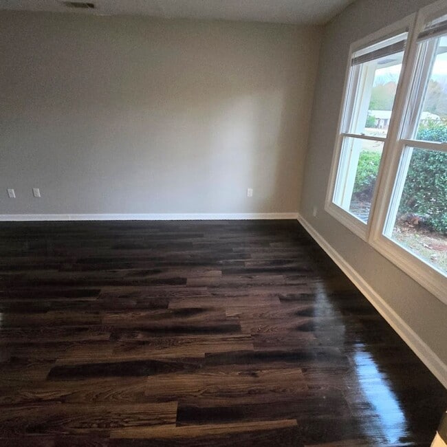 Building Photo - Nice affordable two bedroom one bath duplex