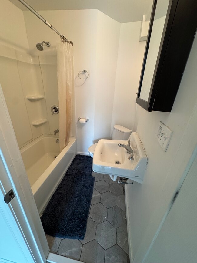 Building Photo - 93 Winchester Ave