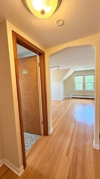 Building Photo - 3030 N Oleander Ave