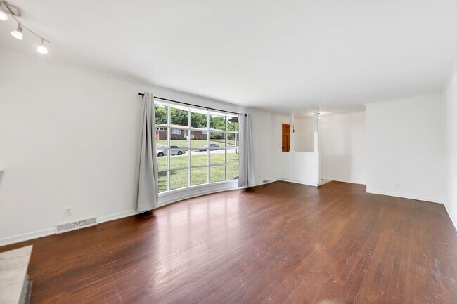 Building Photo - 3407 Batavia St