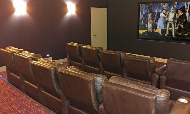 Building Photo - 910 Lenora St