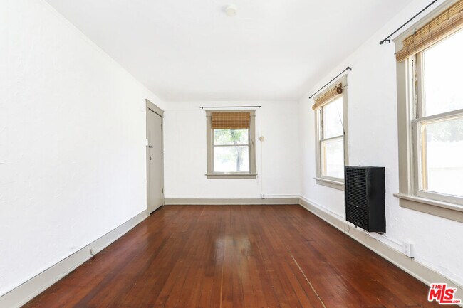 Building Photo - 1159 N Fuller Ave