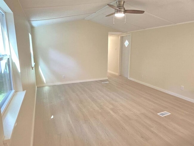 Building Photo - 5060 Evergreen Forest Ln