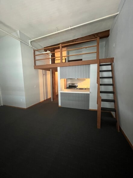 Building Photo - 222 Jay St