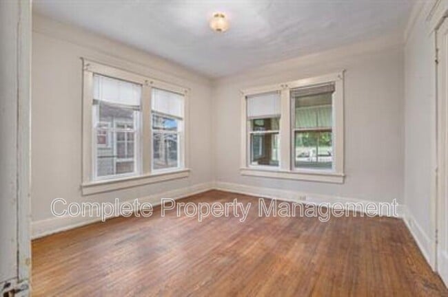 Building Photo - 728 41st St