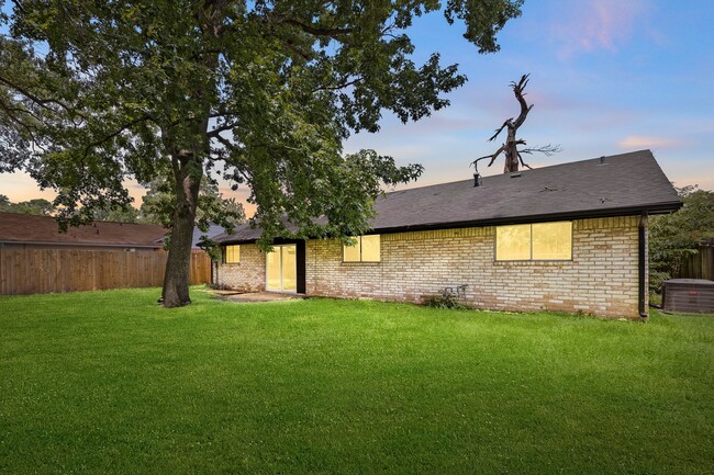 Building Photo - 5618 Briarwick Ln