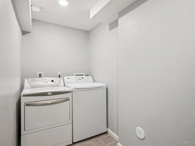 Building Photo - Charming 4BR Townhome in Thornton