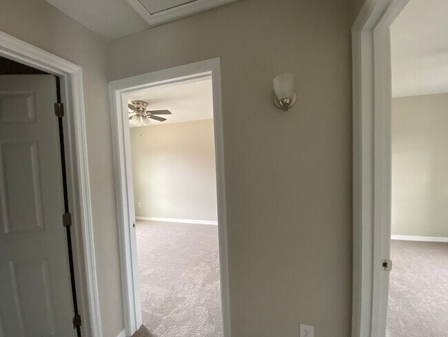 Building Photo - Desirable SW Ocala Neighborhood 3/2/2 *WON...