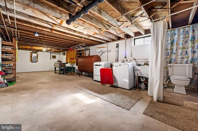 Building Photo - 16811 Ridge Rd