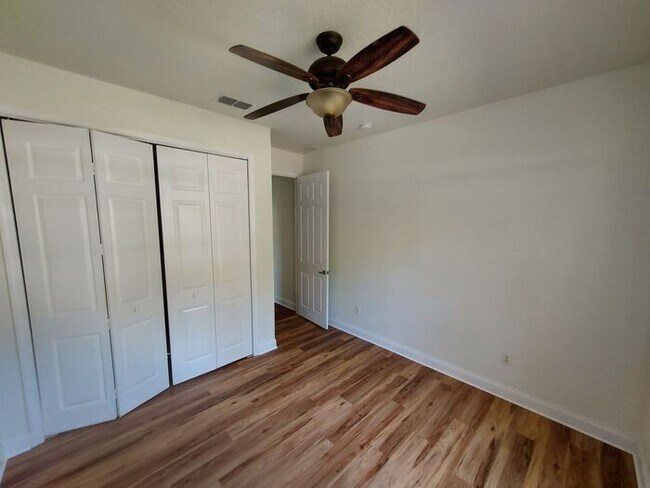 Building Photo - Beautiful 3/2/2 on 1/3 of an acre