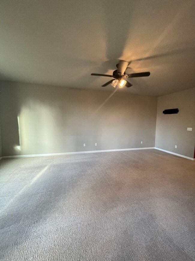 Building Photo - $500 off first months rent when moved in i...