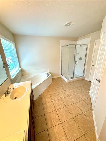Building Photo - 1703 Stonewick Dr