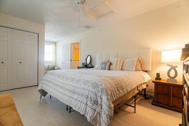 Building Photo - 68 Village Dr