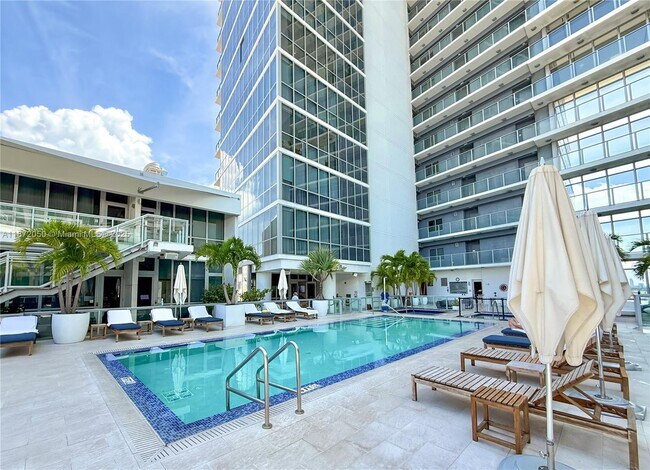 Building Photo - 1100 Biscayne Blvd