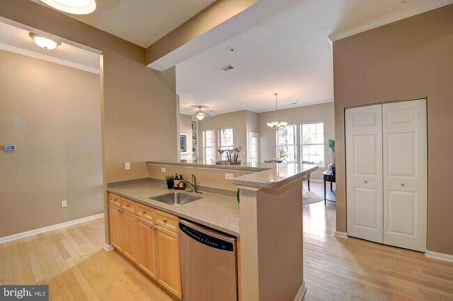 Building Photo - 4951 Brenman Park Dr