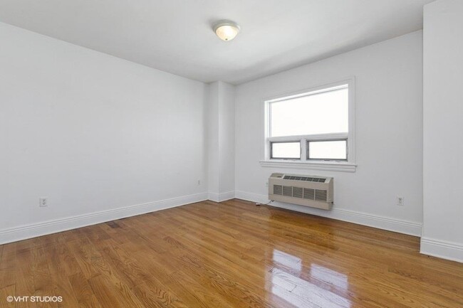 Building Photo - 809-815 22nd St