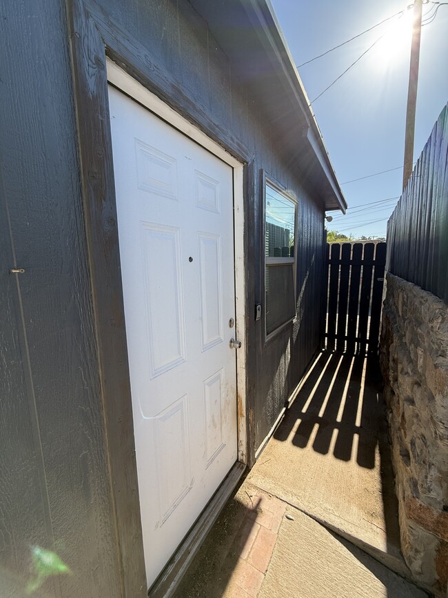 Building Photo - 4410 Trowbridge Dr