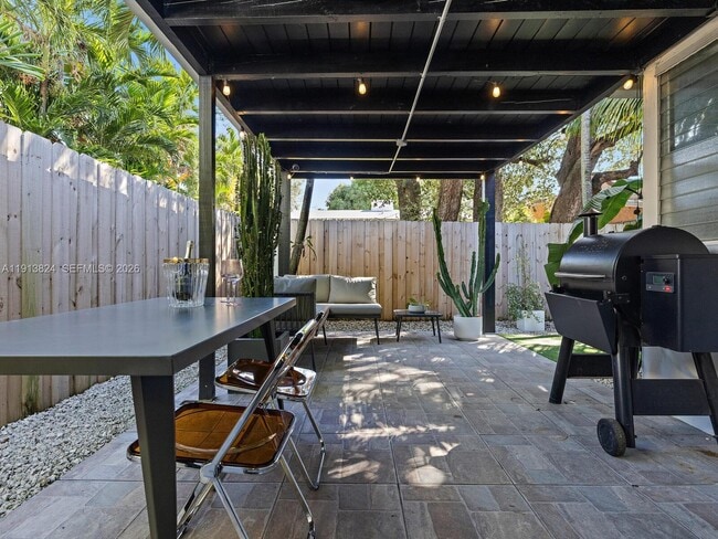 Building Photo - 1009 NW 11th Ct