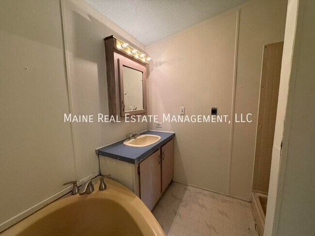 Building Photo - 25 Morton Ave