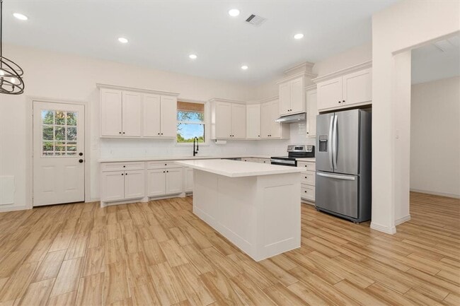 Building Photo - 24738 Roscommon Ln