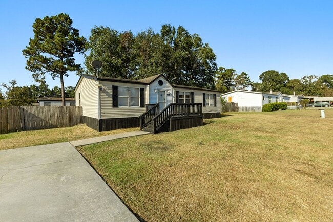 Building Photo - 182 Carmen Blvd