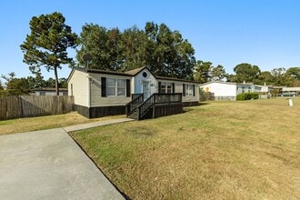 Building Photo - 182 Carmen Blvd