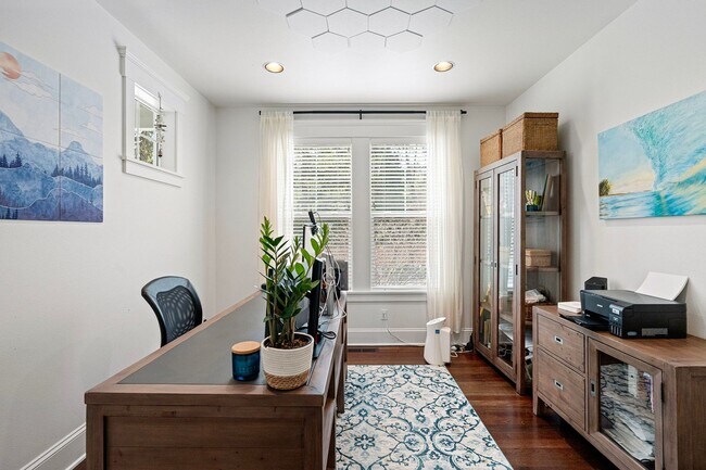 Building Photo - Custom Craftsman Estate on 1.5+ Sun-drenched Acres